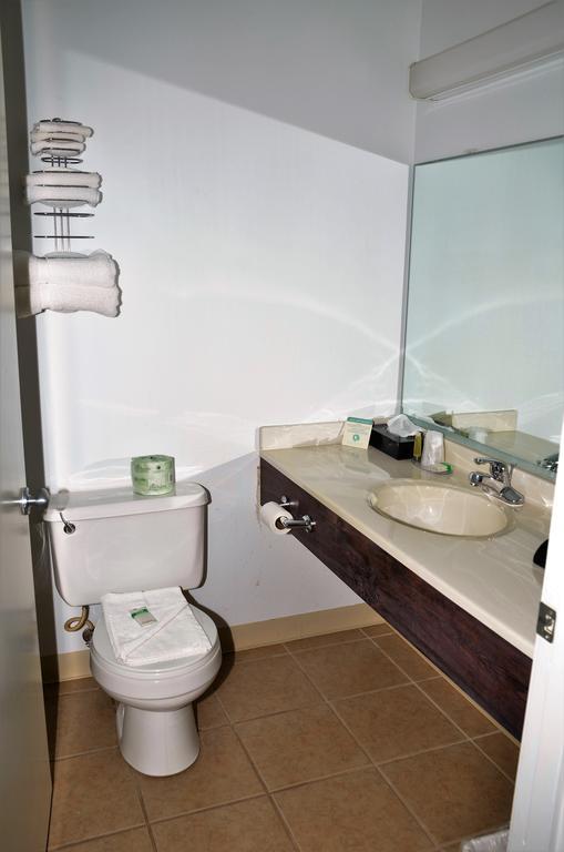 Sabetha Rock Creek Hotel מראה חיצוני תמונה